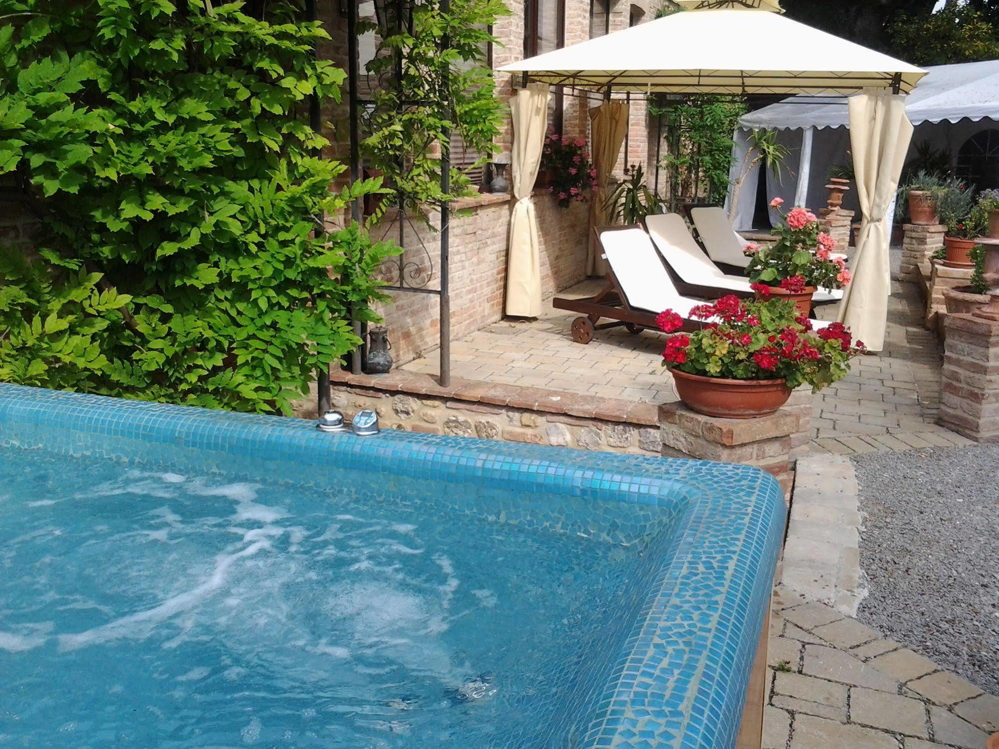 Relais Castelluccio Palusse Guest House Citta della Pieve Exterior photo